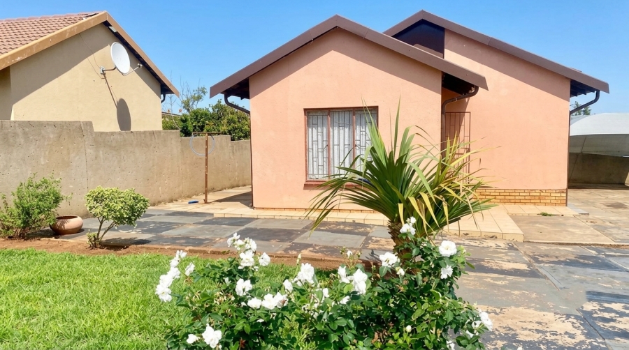 To Let 3 Bedroom Property for Rent in Tlhabane West North West
